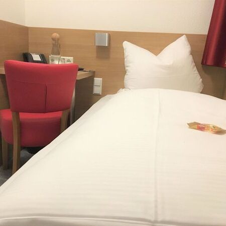 Einzelzimmer Economy, renoviert 2018 mit 0,90 x 2,00 m Bett